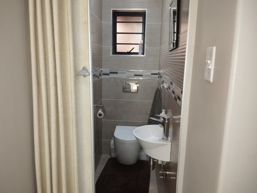 4 Bedroom Property for Sale in Grimbeeck Park North West